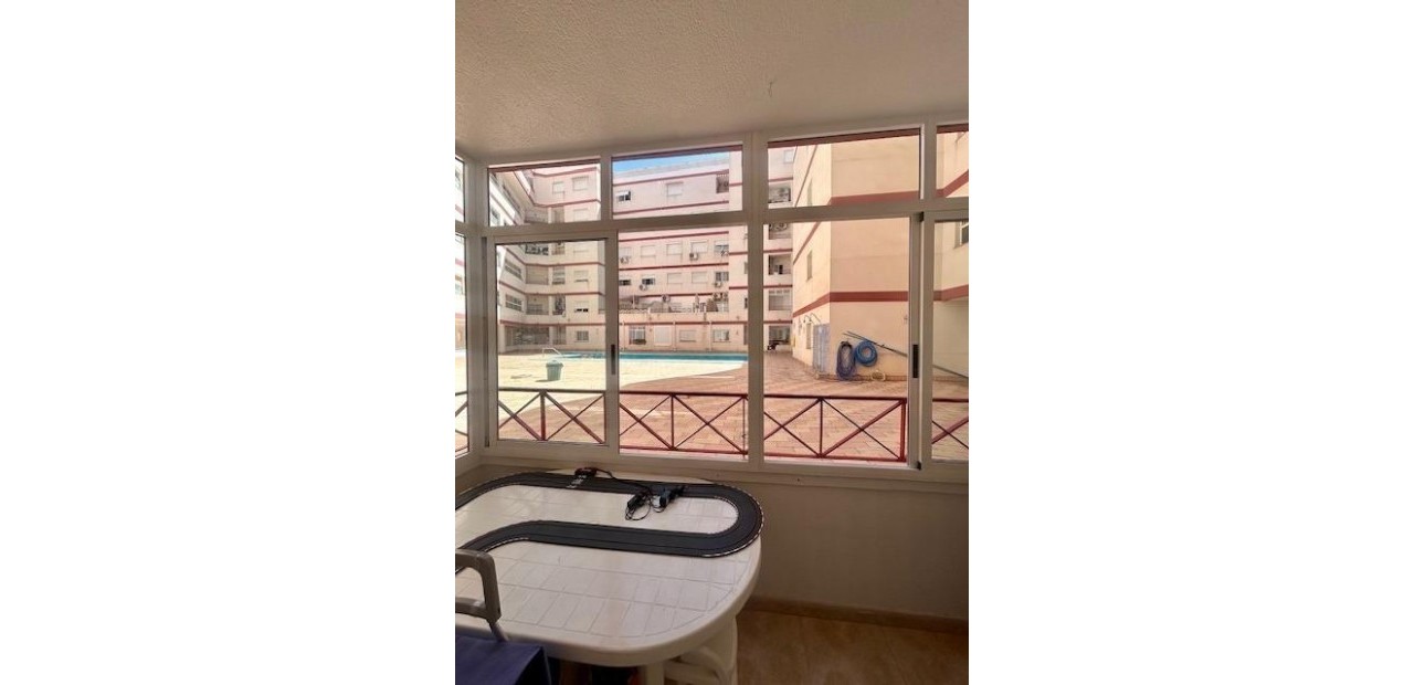 Sale - Apartment / flat -
Torrevieja - Centro
