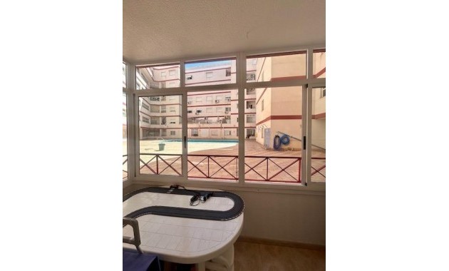 Sale - Apartment / flat -
Torrevieja - Centro