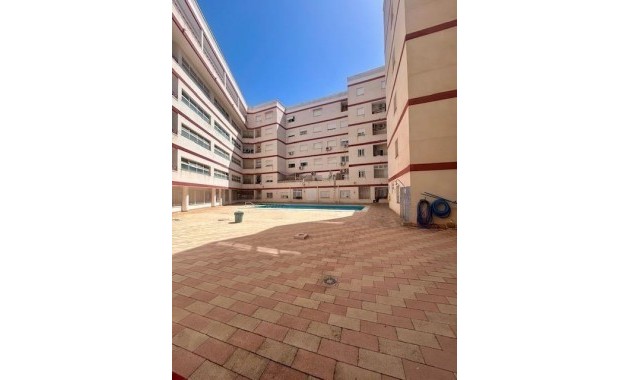 Sale - Apartment / flat -
Torrevieja - Centro