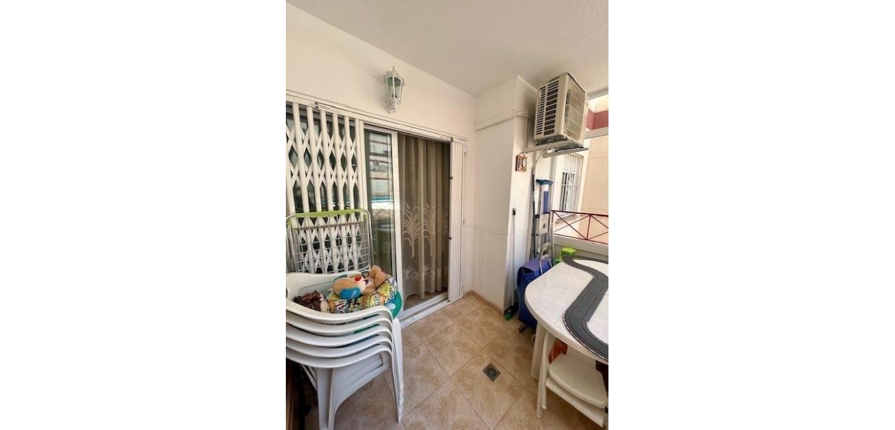 Sale - Apartment / flat -
Torrevieja - Centro
