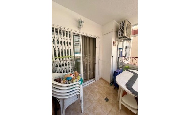 Sale - Apartment / flat -
Torrevieja - Centro
