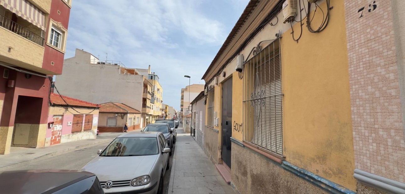 Sale - House -
Torrevieja - La Siesta - El Salado - Torreta