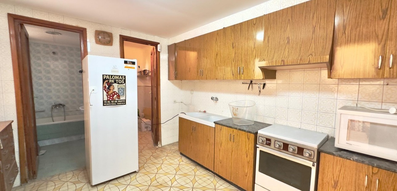 Sale - House -
Torrevieja - La Siesta - El Salado - Torreta