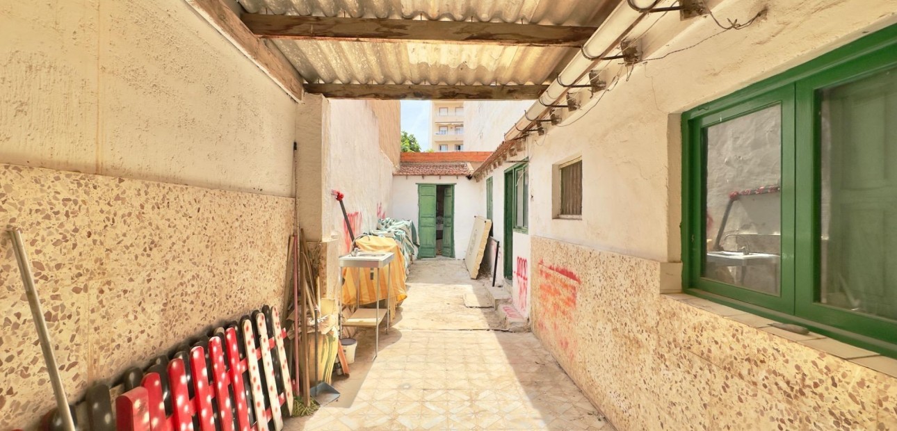 Sale - House -
Torrevieja - La Siesta - El Salado - Torreta