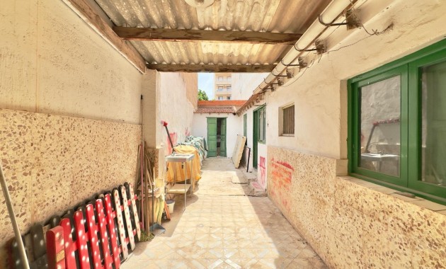 Sale - House -
Torrevieja - La Siesta - El Salado - Torreta