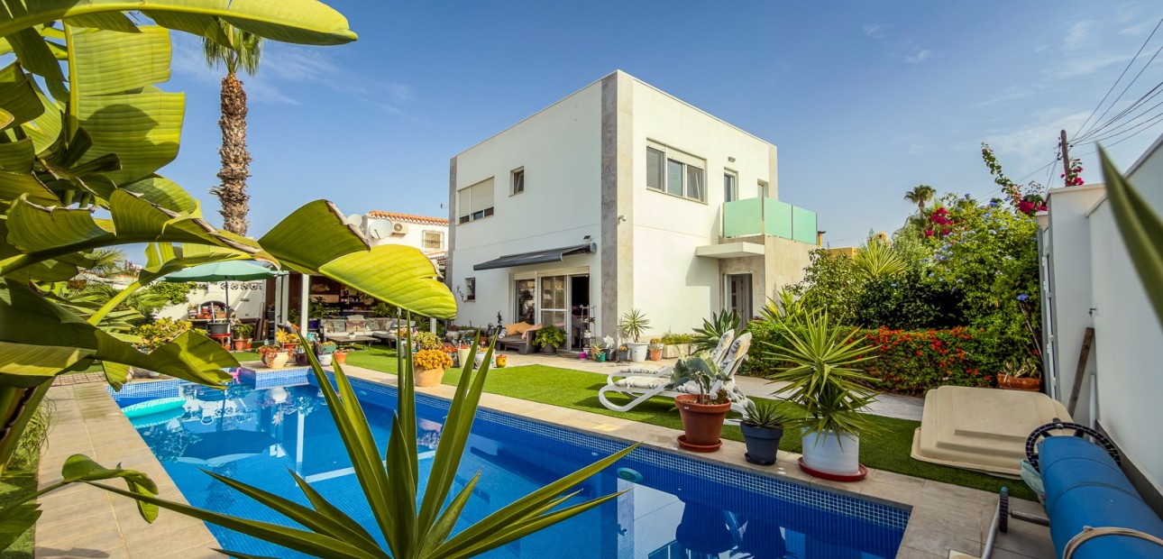 Sale - Villa -
Torrevieja - Torreta - Florida