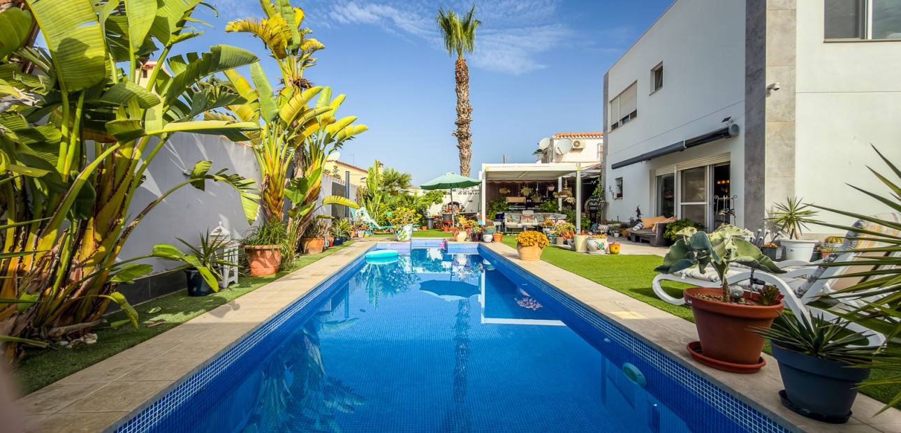 Sale - Villa -
Torrevieja - Torreta - Florida