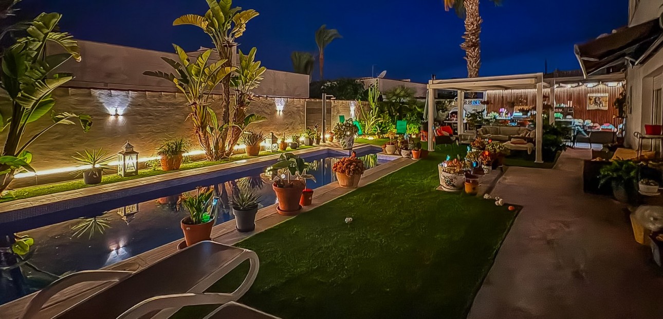 Sale - Villa -
Torrevieja - Torreta - Florida