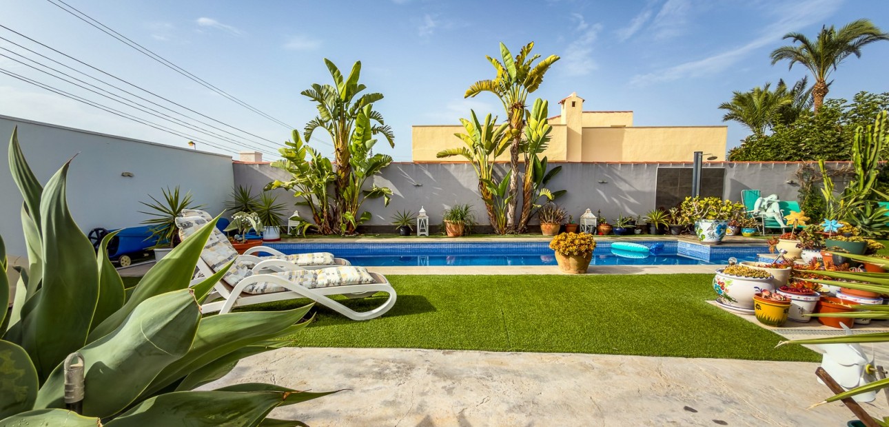 Sale - Villa -
Torrevieja - Torreta - Florida