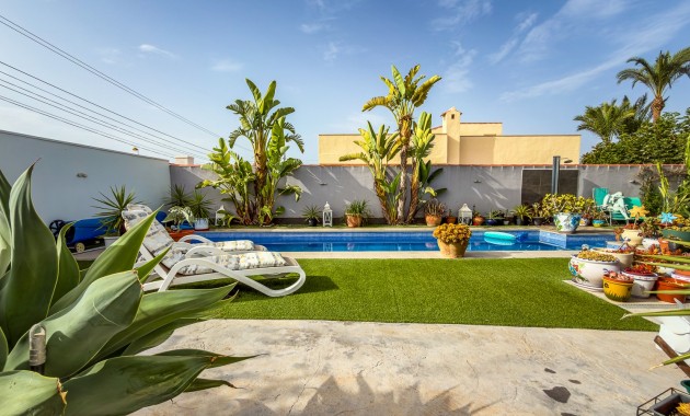 Sale - Villa -
Torrevieja - Torreta - Florida