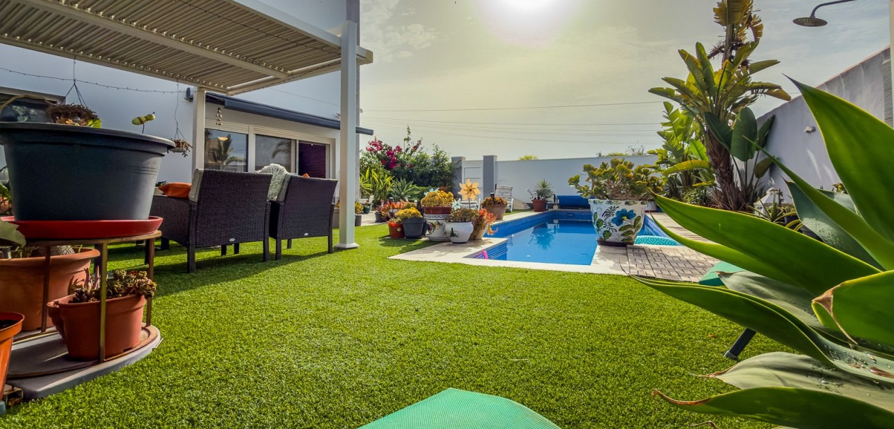 Sale - Villa -
Torrevieja - Torreta - Florida