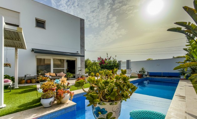 Sale - Villa -
Torrevieja - Torreta - Florida