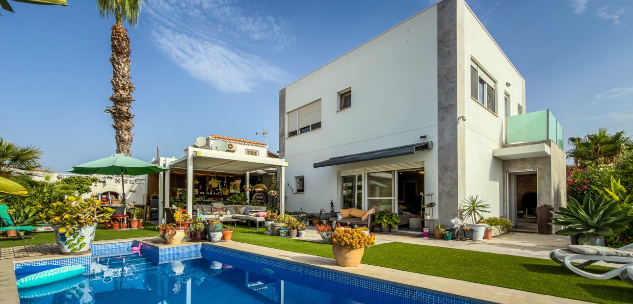 Sale - Villa -
Torrevieja - Torreta - Florida