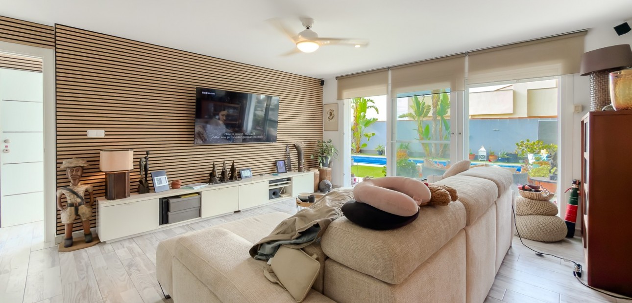 Sale - Villa -
Torrevieja - Torreta - Florida