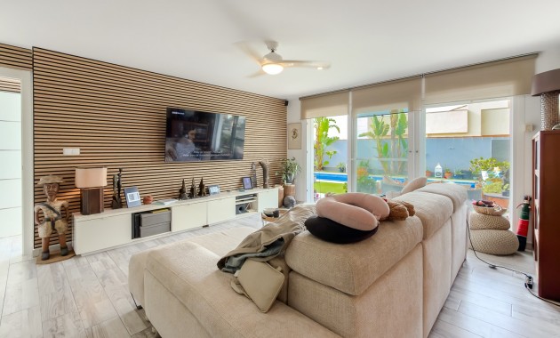 Sale - Villa -
Torrevieja - Torreta - Florida