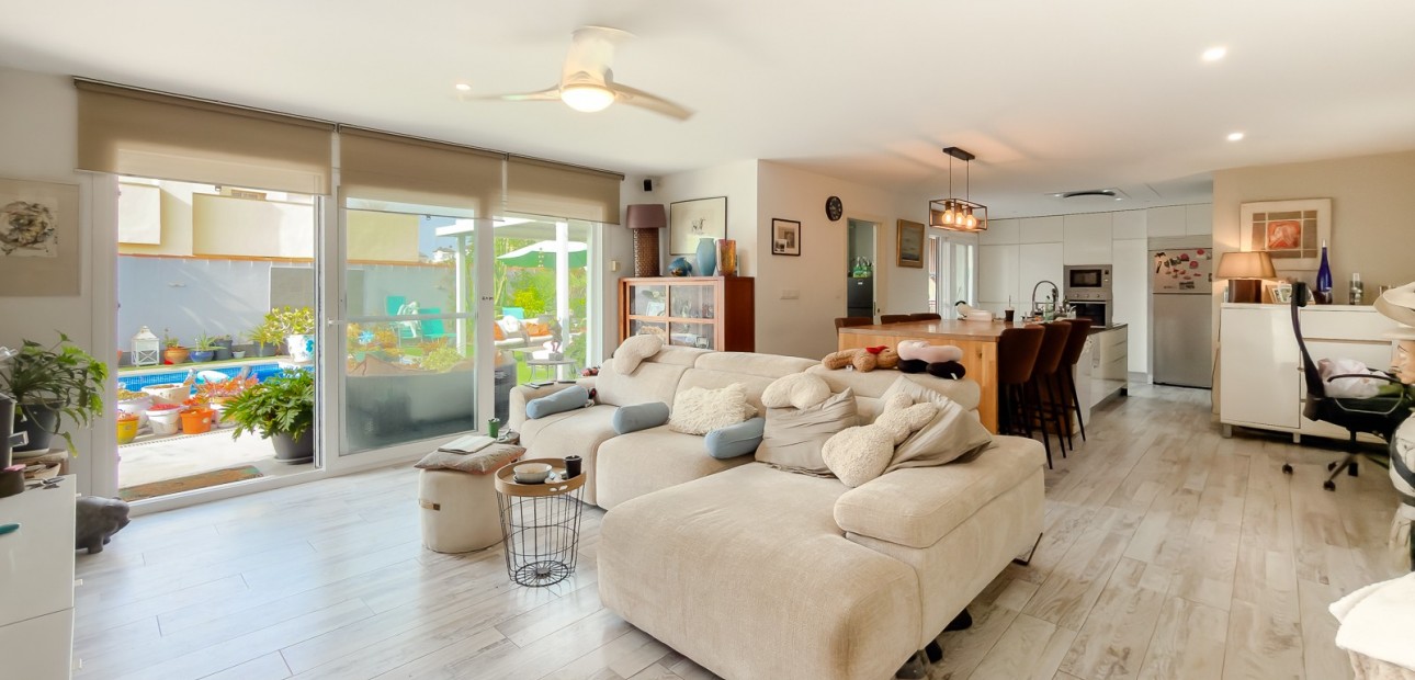 Sale - Villa -
Torrevieja - Torreta - Florida