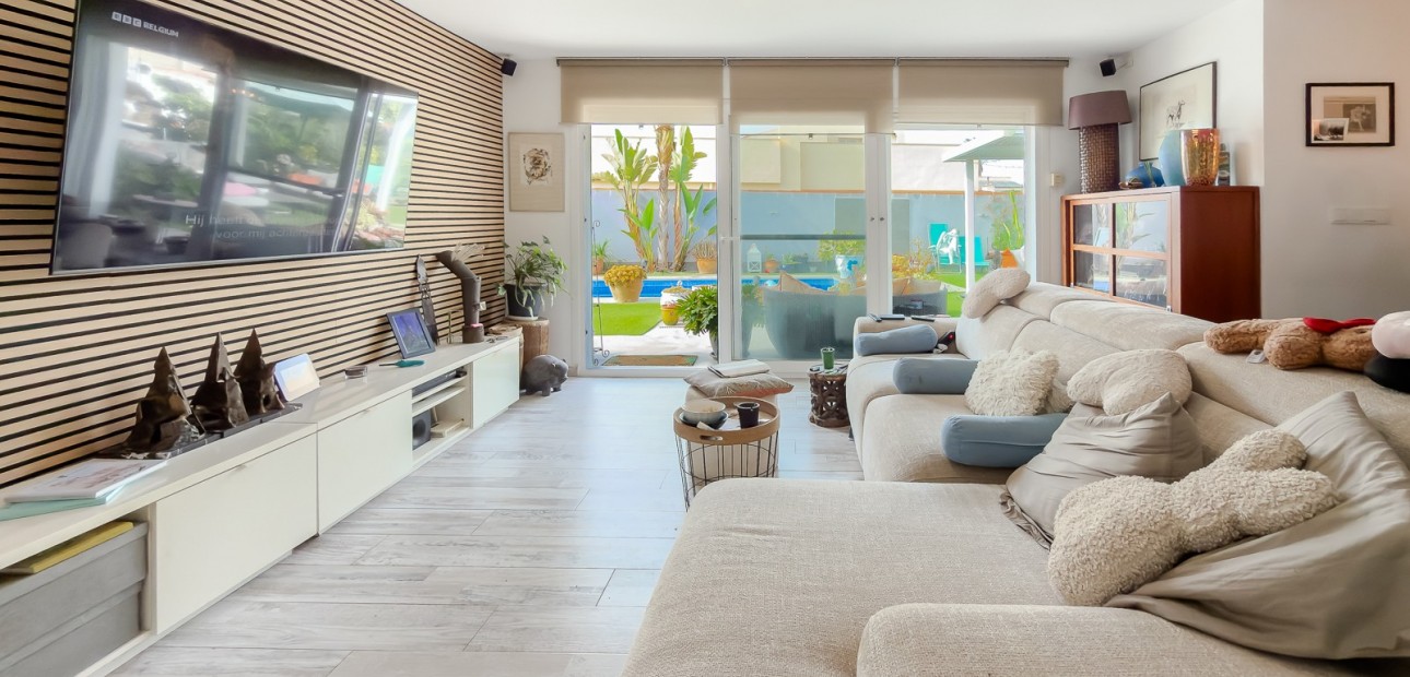 Sale - Villa -
Torrevieja - Torreta - Florida