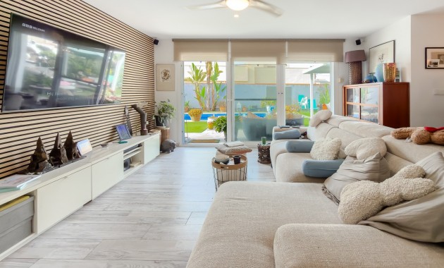 Sale - Villa -
Torrevieja - Torreta - Florida