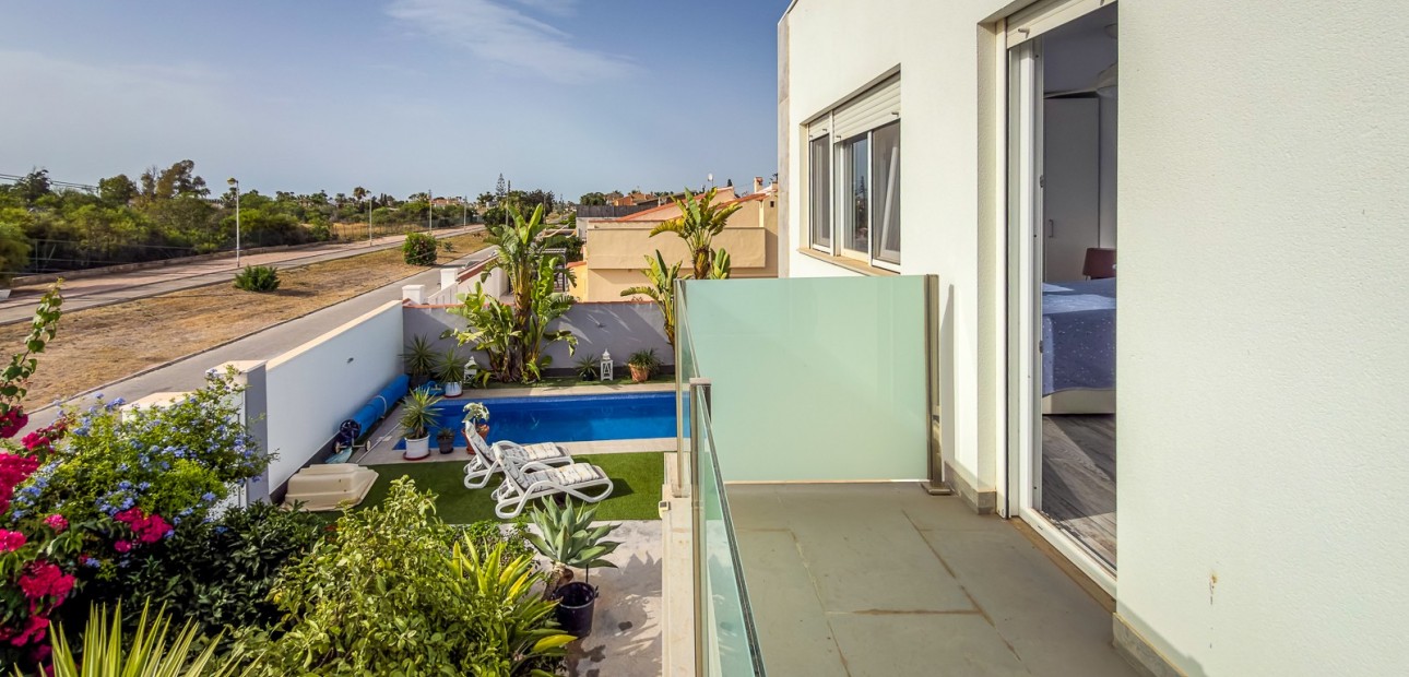 Sale - Villa -
Torrevieja - Torreta - Florida