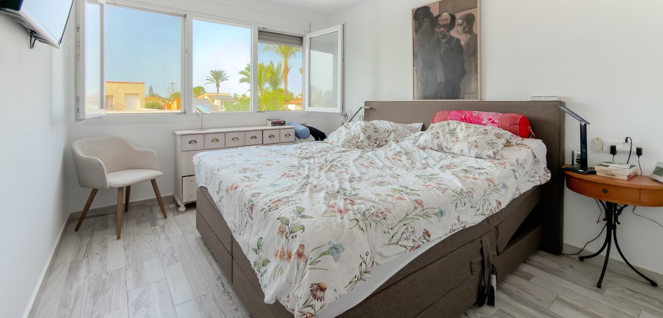 Sale - Villa -
Torrevieja - Torreta - Florida