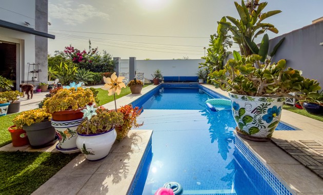 Sale - Villa -
Torrevieja - Torreta - Florida