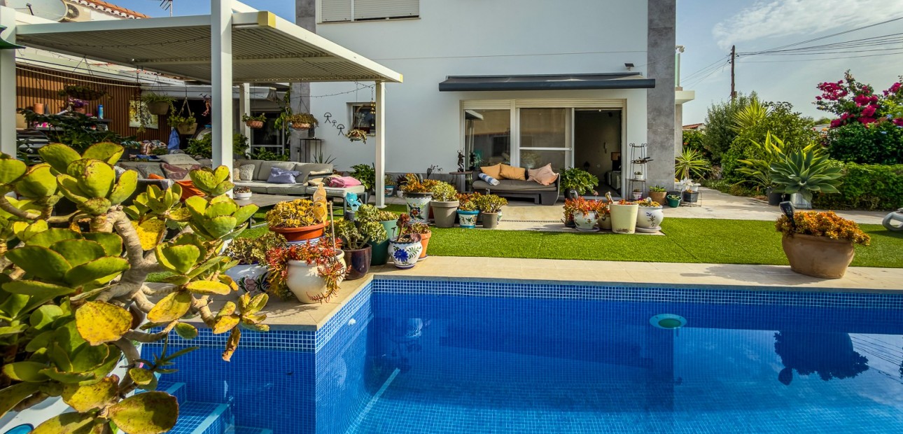 Sale - Villa -
Torrevieja - Torreta - Florida