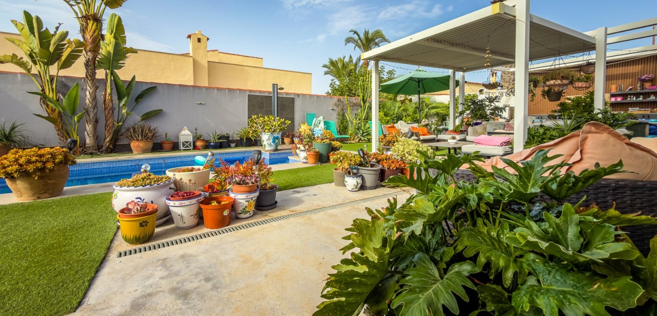 Sale - Villa -
Torrevieja - Torreta - Florida