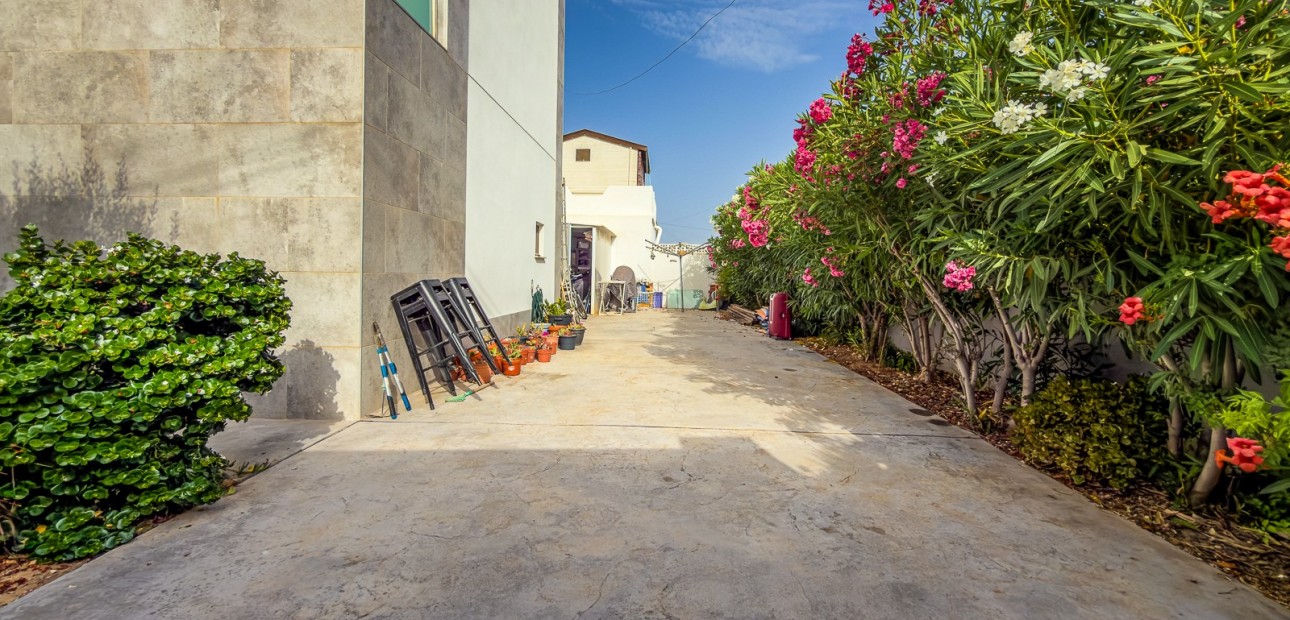 Sale - Villa -
Torrevieja - Torreta - Florida