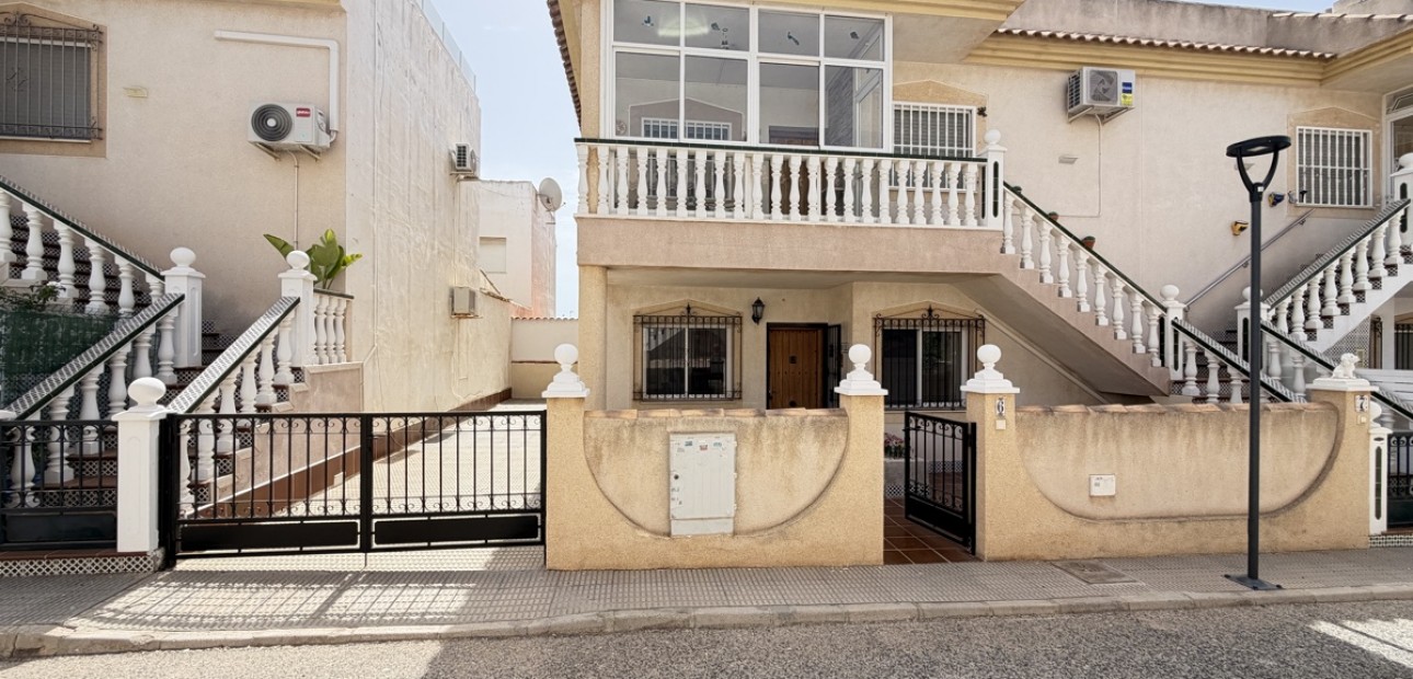 Sale - Apartment / flat -
Orihuela Costa - La Zenia