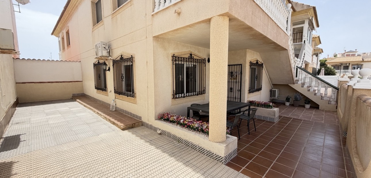 Sale - Apartment / flat -
Orihuela Costa - La Zenia