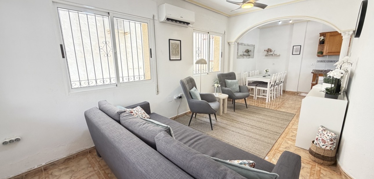 Sale - Apartment / flat -
Orihuela Costa - La Zenia