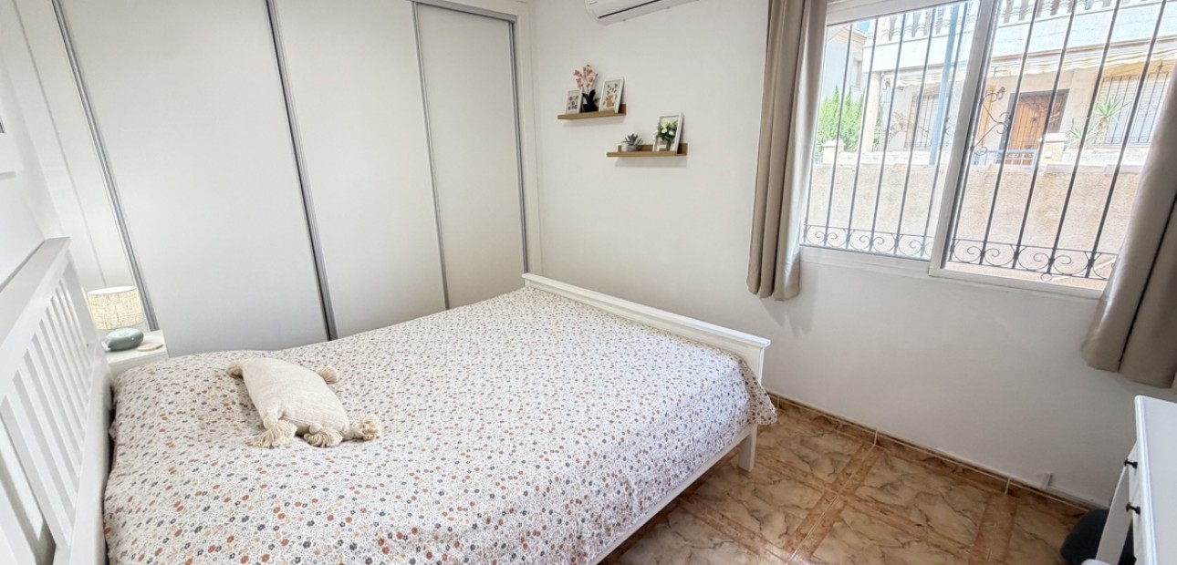 Sale - Apartment / flat -
Orihuela Costa - La Zenia