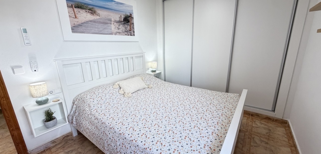 Sale - Apartment / flat -
Orihuela Costa - La Zenia