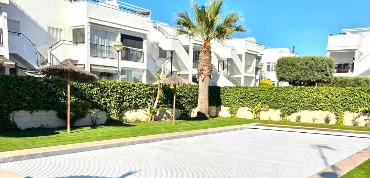 Sale - Apartment / flat -
Torrevieja - Aguas Nuevas