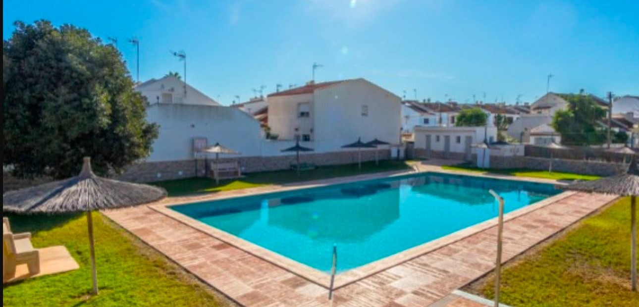 Venta - Apartment - Penthouse -
Torrevieja - Calas blanca