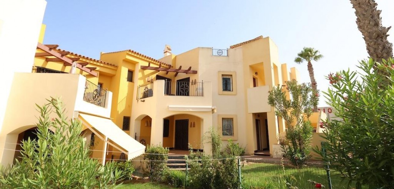 Sale - Bungalow -
Torrevieja - Los altos