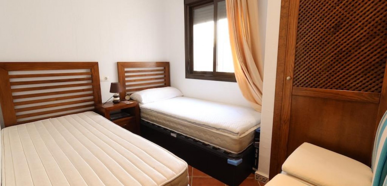 Sale - Bungalow -
Torrevieja - Los altos