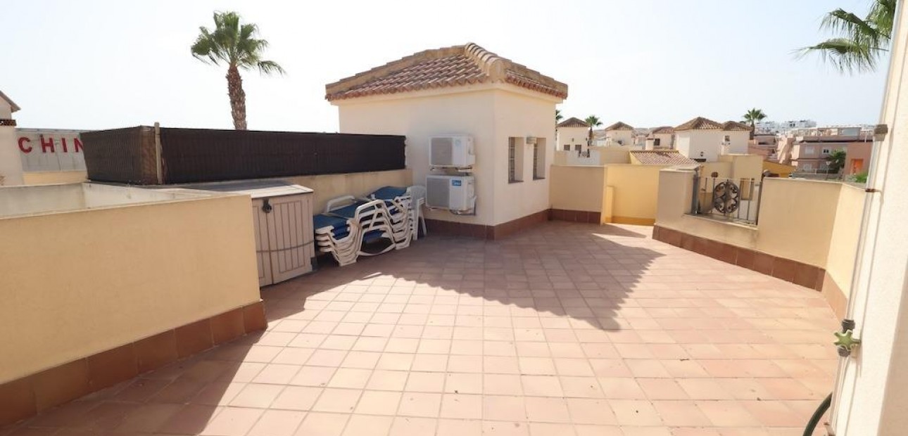 Sale - Bungalow -
Torrevieja - Los altos