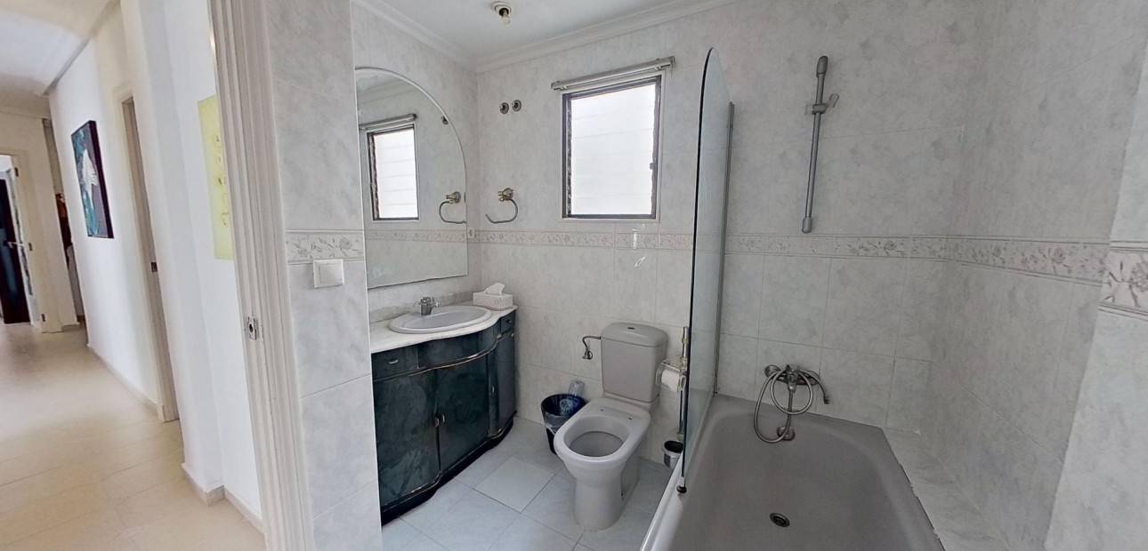 Sale - Apartment / flat -
Torrevieja - torrevieja