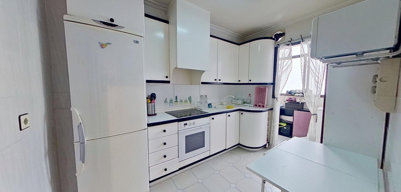 Sale - Apartment / flat -
Torrevieja - torrevieja