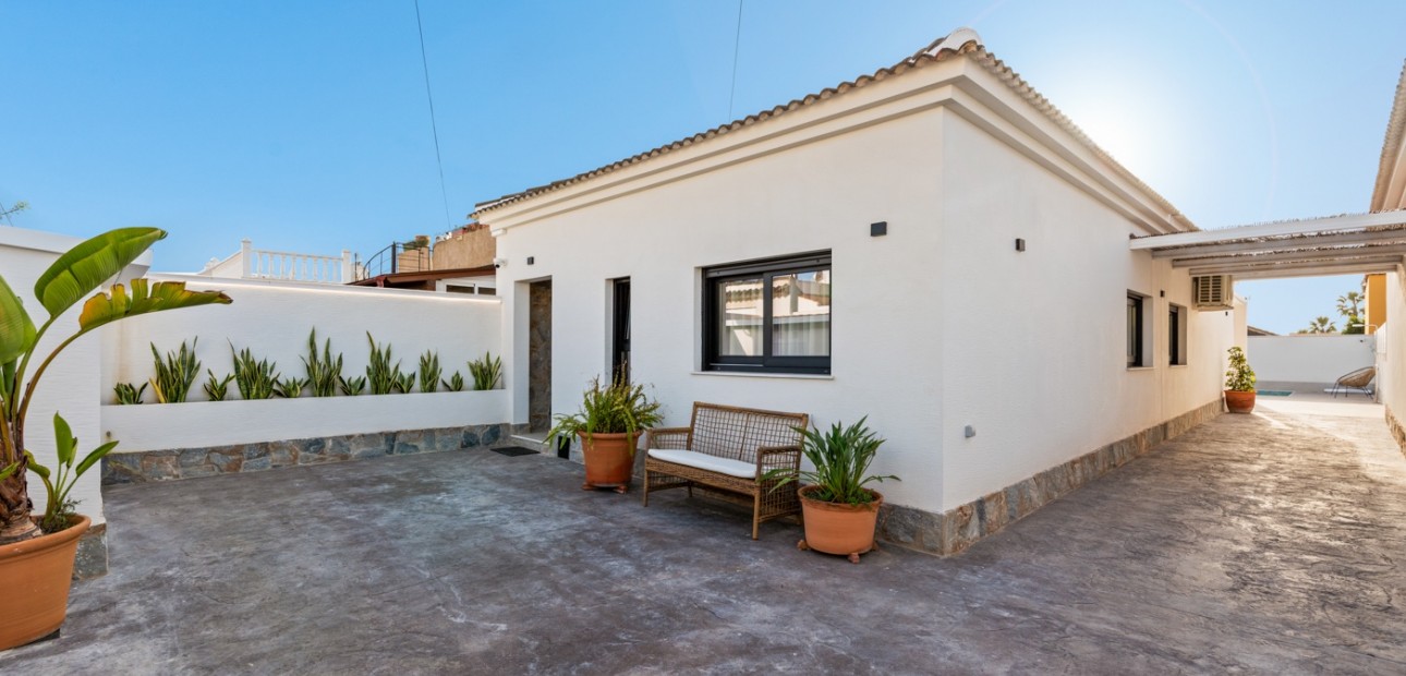 Venta - Detached Villa -
Torrevieja - El Chaparral
