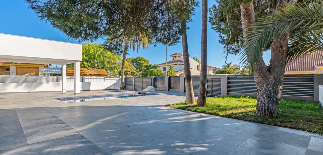 Venta - Detached Villa -
Orihuela Costa - Dehesa de Campoamor