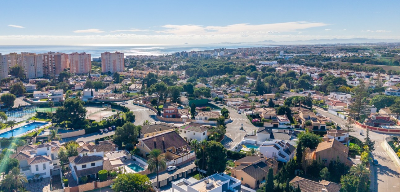 Venta - Detached Villa -
Orihuela Costa - Dehesa de Campoamor