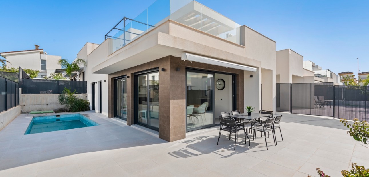 Venta - Semi Detached Villa -
La Marina - La Marina - Urbanization