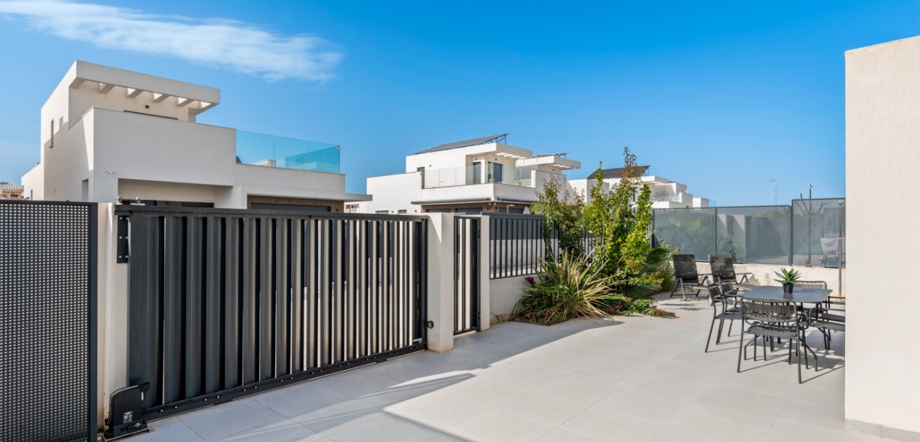Venta - Semi Detached Villa -
La Marina - La Marina - Urbanization