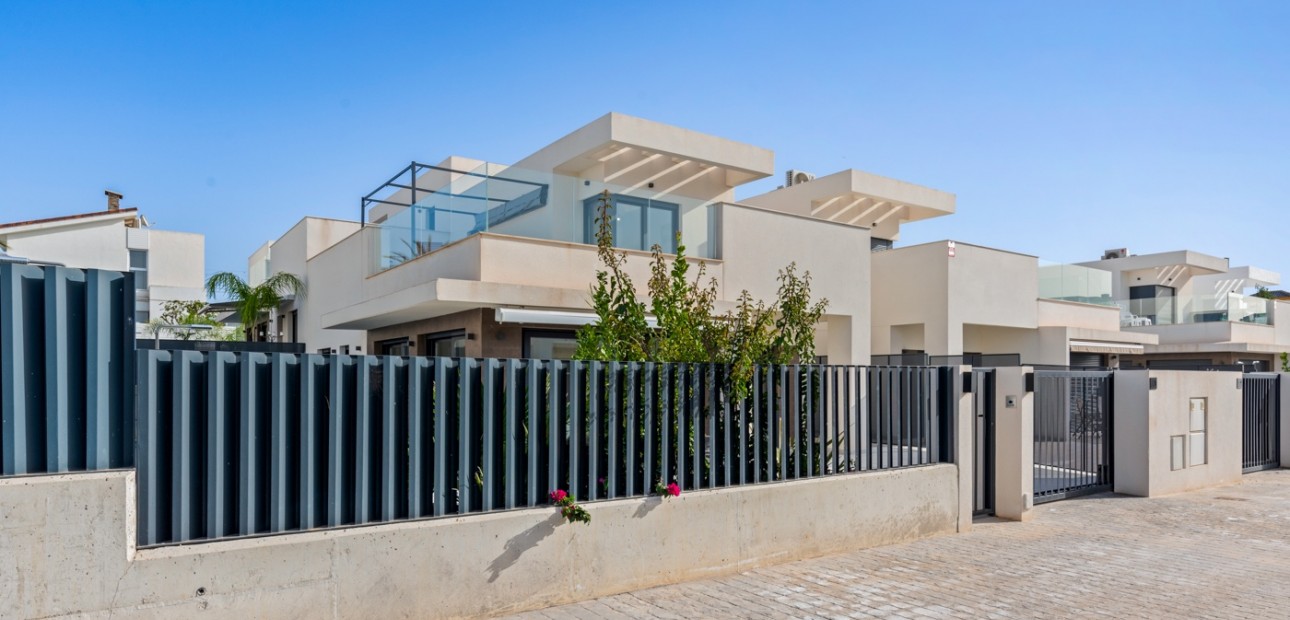 Venta - Semi Detached Villa -
La Marina - La Marina - Urbanization