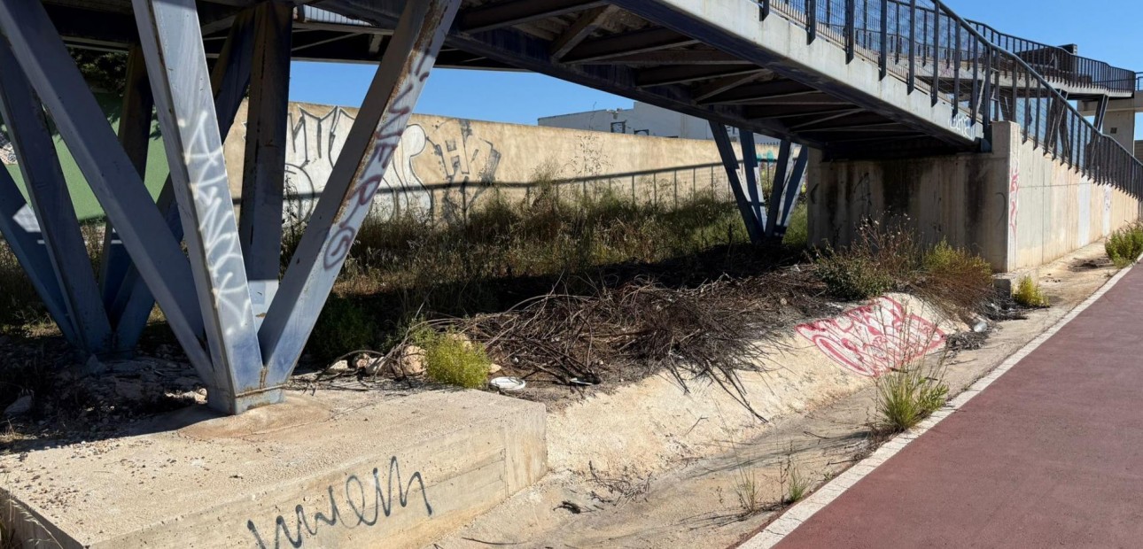 Venta - Parcela / Terreno -
Orihuela Costa - La Regia