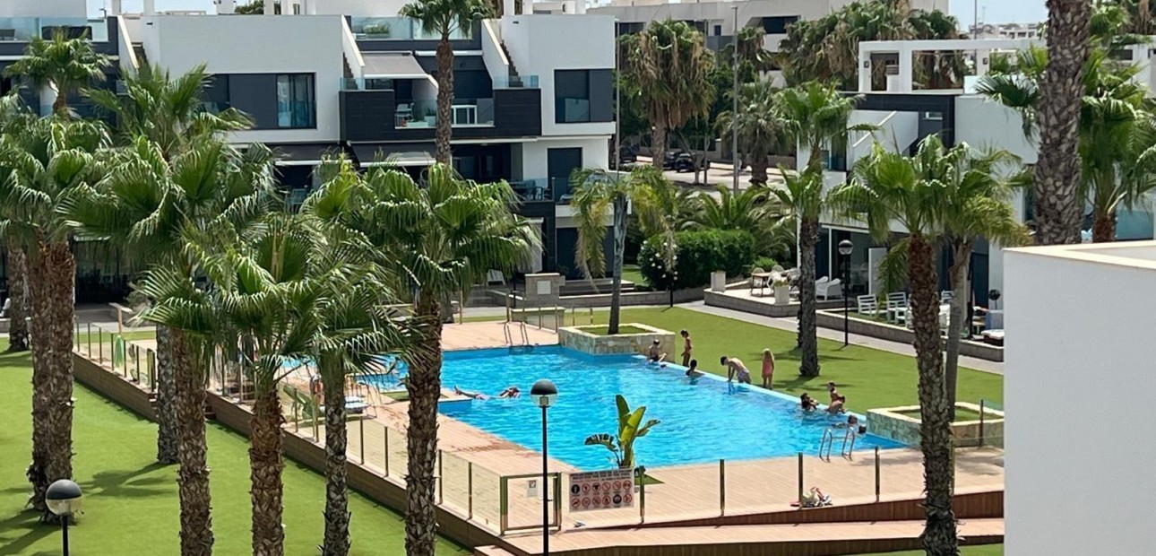Venta - Apartamento / piso -
Guardamar del Segura - Urbanizaciones