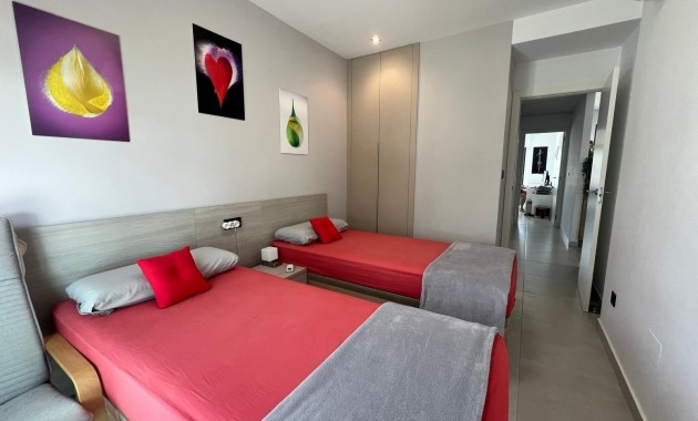 Venta - Apartamento / piso -
Guardamar del Segura - Urbanizaciones