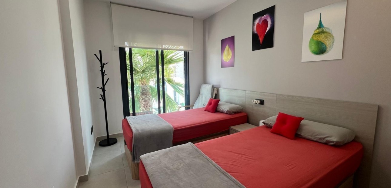 Venta - Apartamento / piso -
Guardamar del Segura - Urbanizaciones